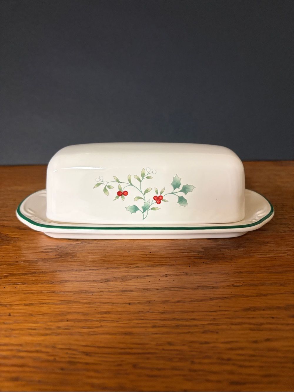 Pfaltzgraff Winterberry Butter Dish with lid